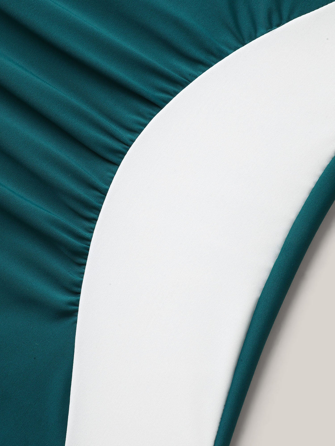 Sovelle™ – Color Block Keyhole One-Piece Swimsuit