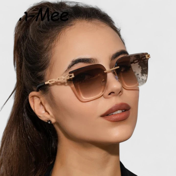 Elara™ – Chic Sunglasses