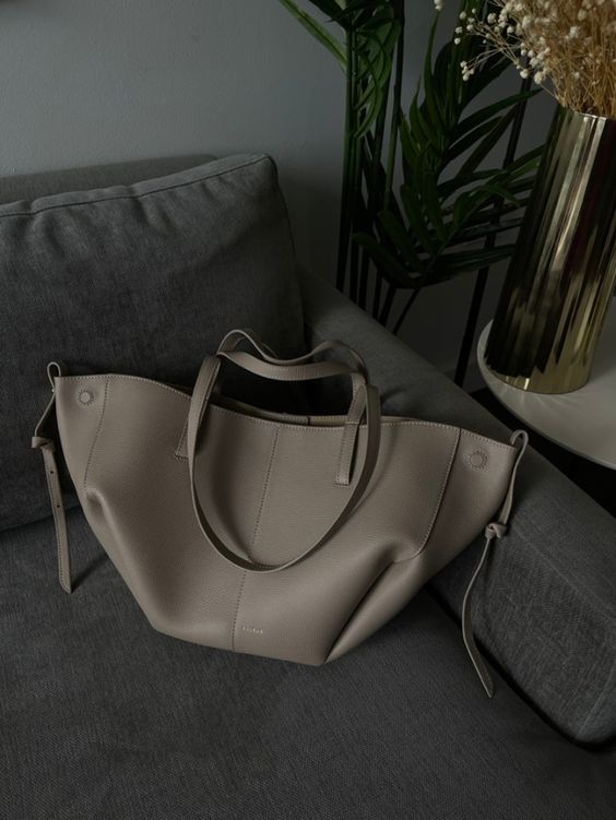 Zara™ – Vintage Tote Bag